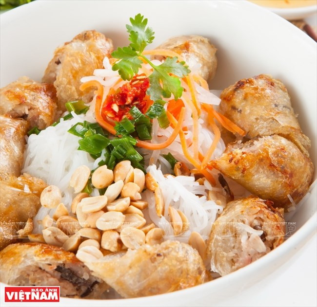 Rollito de primavera frito, plato más popular de Vietnam (Fuente:VNA)