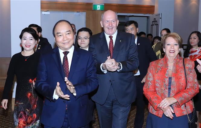 El primer ministro de Vietnam, Nguyen Xuan Phuc, asistió a un banquete ofrecido por el Gobernador General de Australia, Peter Cosgrove, en conmemoración del aniversario 45 de los lazos binacionales (Fuente: VNA)
