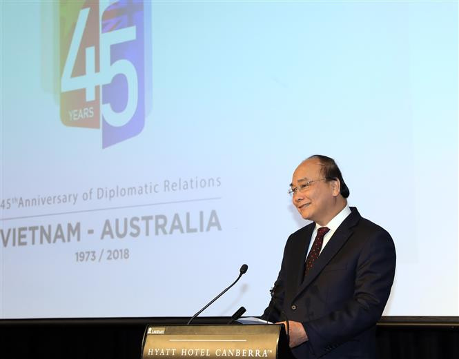 El primer ministro de Vietnam, Nguyen Xuan Phuc, asistió a un banquete ofrecido por el Gobernador General de Australia, Peter Cosgrove, en conmemoración del aniversario 45 de los lazos binacionales (Fuente: VNA)