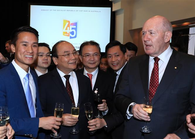 El primer ministro de Vietnam, Nguyen Xuan Phuc, asistió a un banquete ofrecido por el Gobernador General de Australia, Peter Cosgrove, en conmemoración del aniversario 45 de los lazos binacionales (Fuente: VNA)