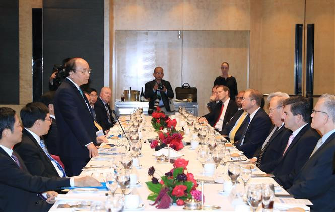 El primer ministro de Vietnam, Nguyen Xuan Phuc, e inversionistas de Australia (Fuente:VNA)