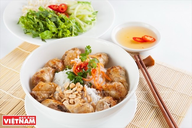 Rollito de primavera frito, plato más popular de Vietnam (Fuente:VNA)