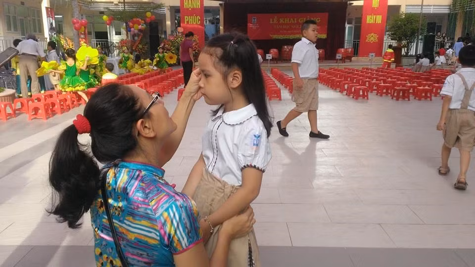 Madre prepara a su hija (Fuente: VNA)
