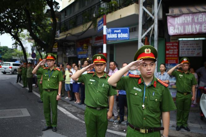 Militares rinden homenaje al presidente Tran Dai Quang (Fuente: VNA)