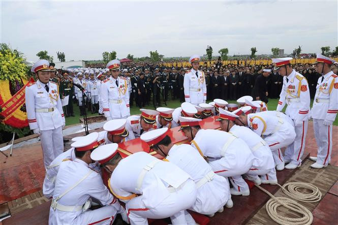 Realizan acto de inhumación del presidente Tran Dai Quang en su tierra natal, provincia de Ninh Binh (Fuente: VNA)