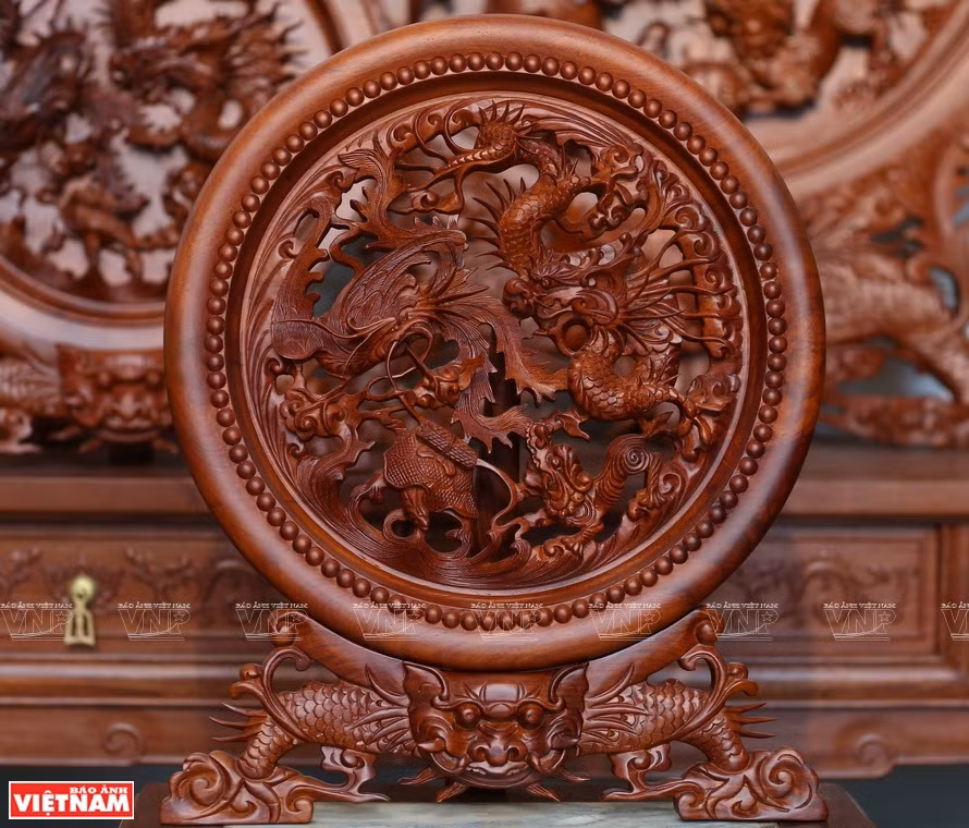 Producto en la aldea de artesanía en madera de Van Ha, en la comuna homónima, en el distrito de Dong Anh, Hanoi (Foto: VNA)