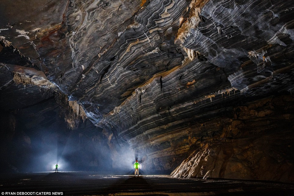 Dentro de la gigantesca cueva (Foto de Ryan Deboodt/DM) 