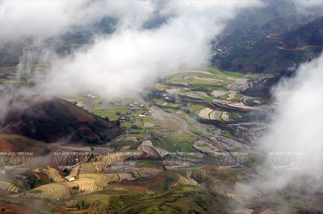 Las escaleras al cielo emergidas sobre las nubes (Fuente: VNA)
