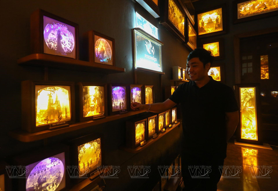 Actualmente, Nguyen Duy Duy ha fabricado más de 100 productos de cajas de luz en 3D (Fuente: VNA)