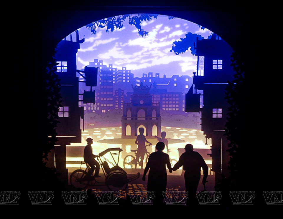 La lámpara de papel 3D de Duy combina el arte de plegar el papel al modo del origami japonés, las marionetas de sombras chinas y las linternas vietnamitas (Fuente: VNA)