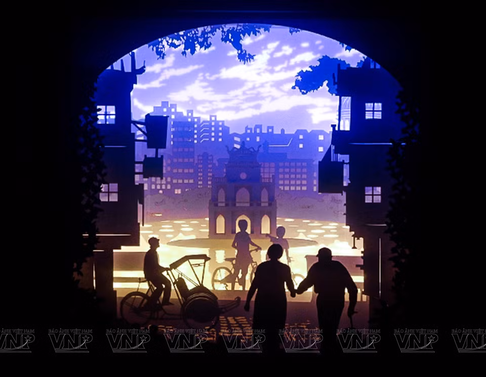 La lámpara de papel 3D de Duy combina el arte de plegar el papel al modo del origami japonés, las marionetas de sombras chinas y las linternas vietnamitas (Fuente: VNA)