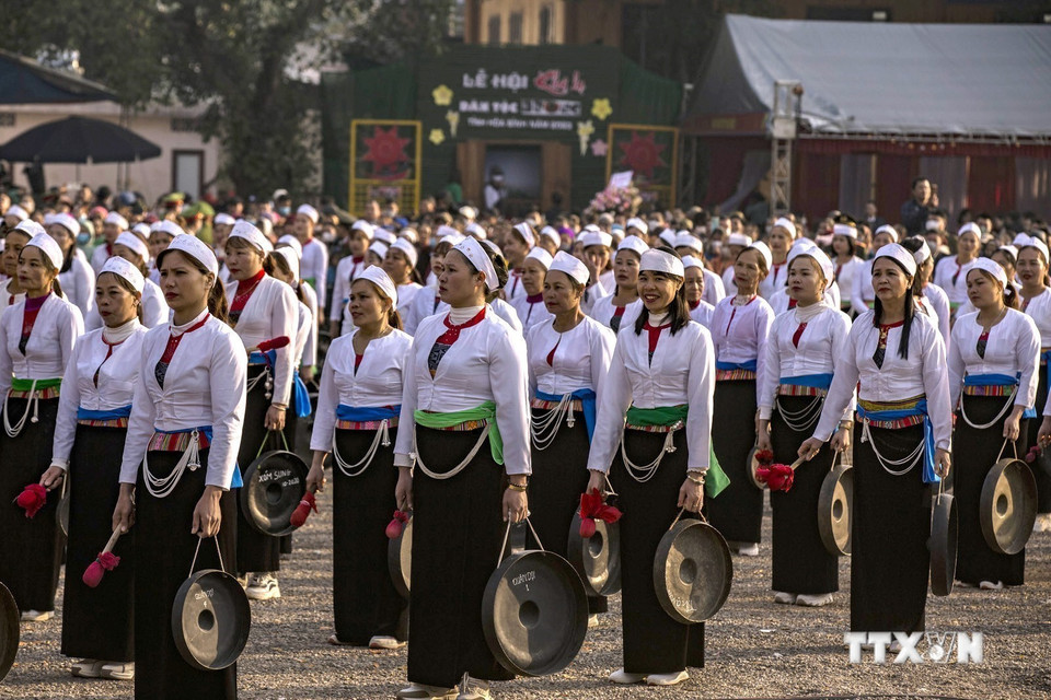 Las mujeres de la minoría étnica Muong, de la provincia de Hoa Binh, en trajes tradicionales. (Foto: VNA)
