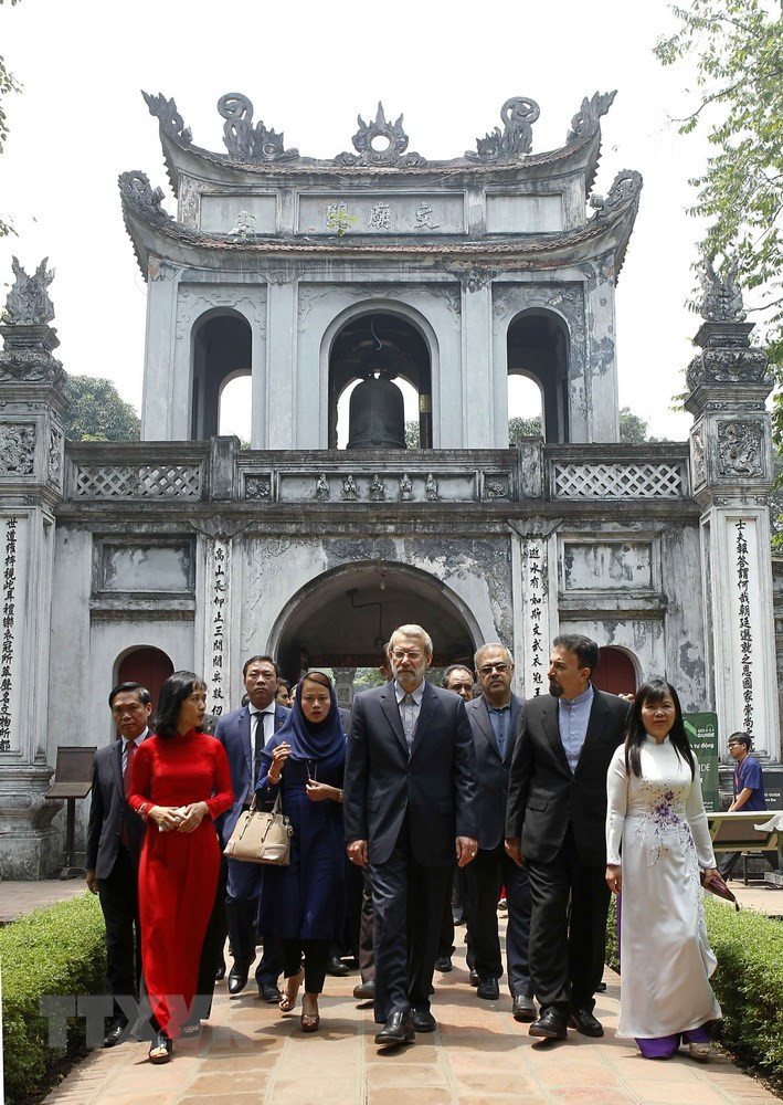 Ardeshir Larijani en Van Mieu – Quoc Tu Giam (Fuente: VNA)