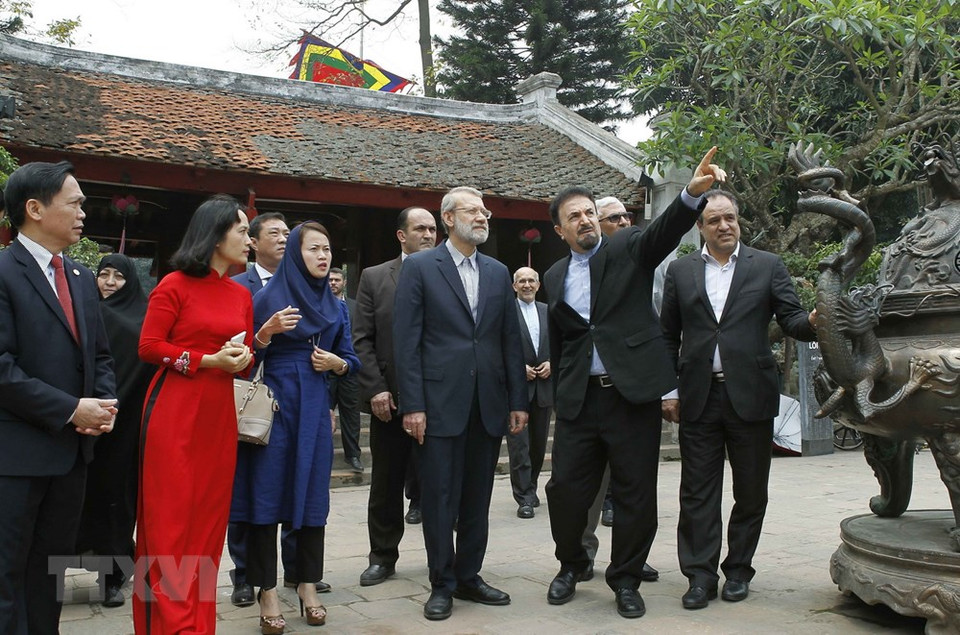 Ardeshir Larijani en Van Mieu – Quoc Tu Giam (Fuente: VNA)