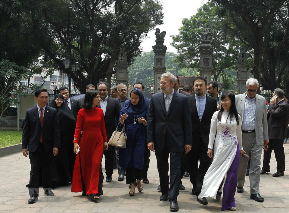 Ardeshir Larijani en Van Mieu – Quoc Tu Giam (Fuente: VNA)