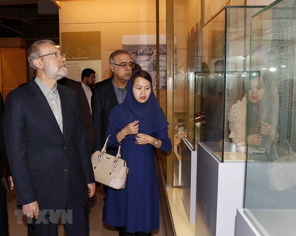 El presidente de la Asamblea Consultiva Islámica de Irán en el Museo Nacional de Historia (Fuente: VNA)