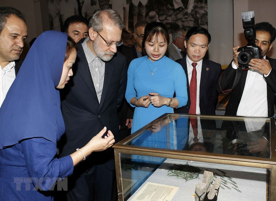 El presidente de la Asamblea Consultiva Islámica de Irán en el Museo Nacional de Historia (Fuente: VNA)