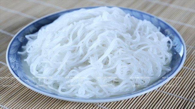  Los fideos deben ser viscosos y suaves, y aportar un sabor peculiar de arroz.