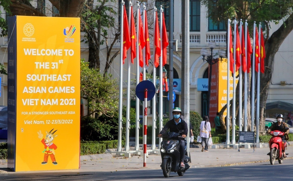 Póster de propaganda de los SEA Games 31 colocado en el área del lago de Hoan Kiem. (Fuente: VNA)
