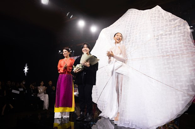 El traje “Banh Trang” (Papel de arroz) gana el segundo premio (Fuente: Vietnam+)