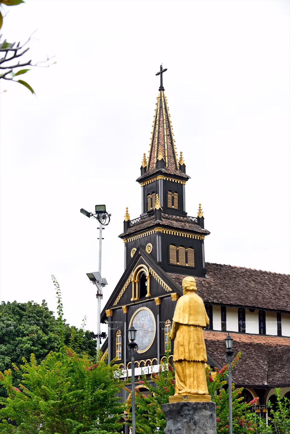 Campanario de madera de la iglesia de Kon Tum (Fuente: VNA)