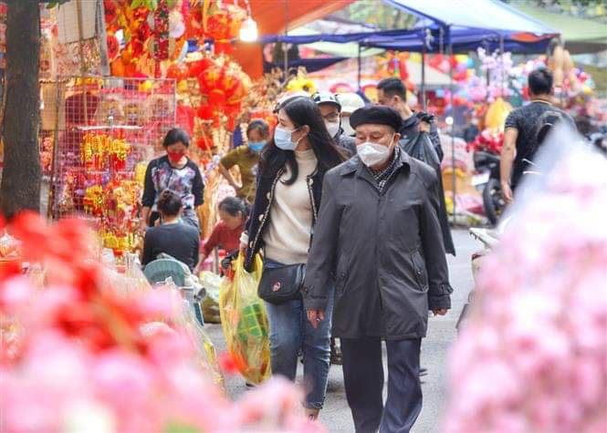 Los pobladores compran cosas para dorar a Ong Cong, Ong Tao (Fuente: VNA)