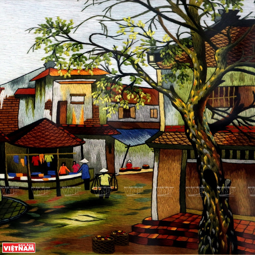 Pintura de bordado de artísta de la aldea de Quat Dong. (Foto: VNA)
