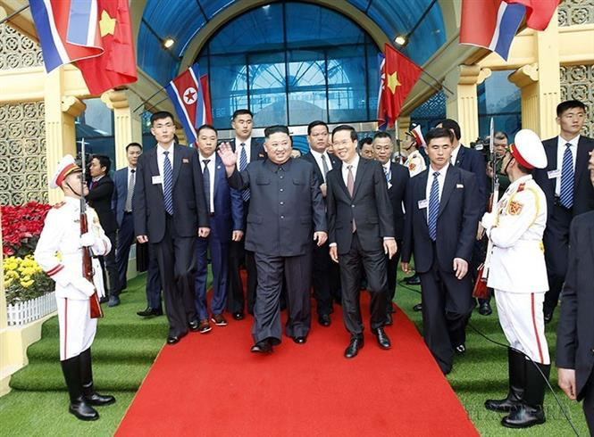 Ceremonia de recepción al presidente de Corea del Sur, Kim Jong-un, quien llegó a Hanoi para asistir a la II Cumbre Estados Unidos-Corea del Norte y realizar una visita de Estado a Vietnam. (Fuente: VNA)