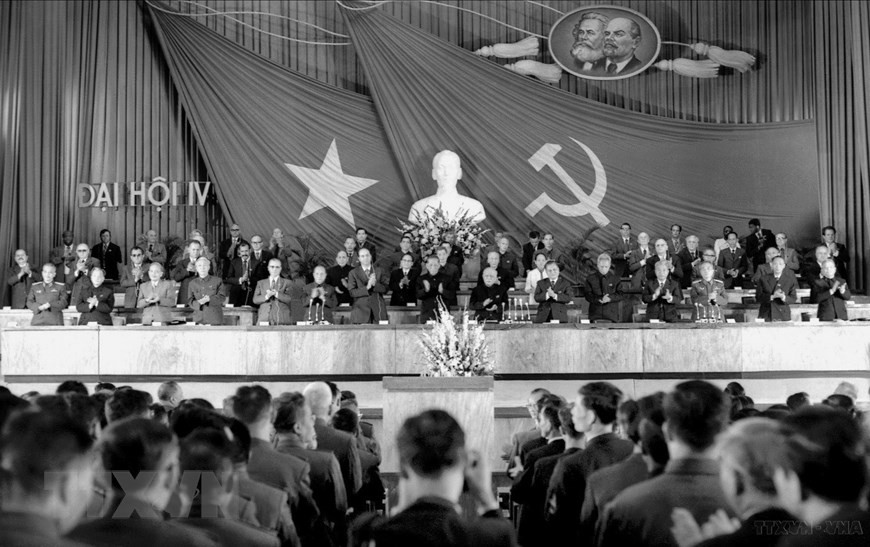 El IV Congreso Nacional del Partido Comunista de Vietnam se llevó a cabo del 14 al 20 de diciembre de 1976 en Hanoi. (Foto: VNA)