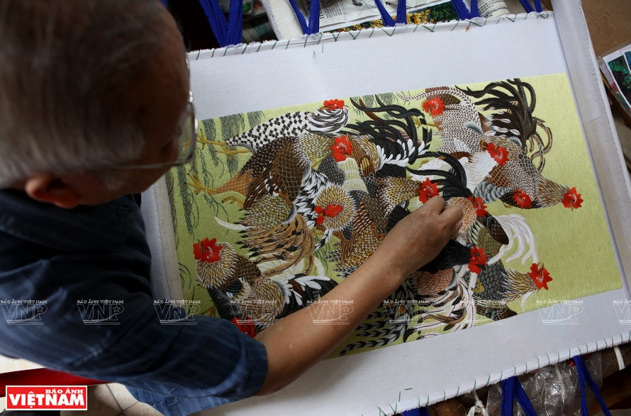 Diseño de los motivos antes del bordado. (Foto: VNA)