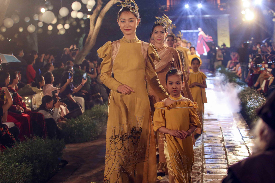 Desfile de Ao dai. (Fuente: VNA)