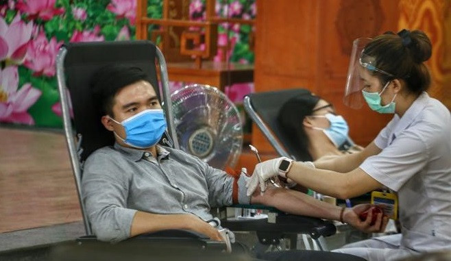 Los donantes de sangre voluntarios. (Fuente: VNA)