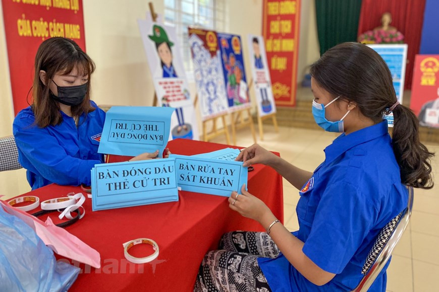 Las filiales de la UJC han promovido su iniciativa en el diseño de las publicaciones de divulgación y apoyado a los consejos electorales en Hanoi. (Foto: Comité municipal de la UJC)
