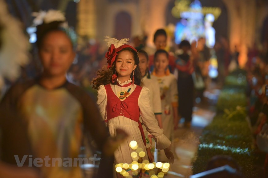 Desfile de Ao dai. (Fuente: VNA)