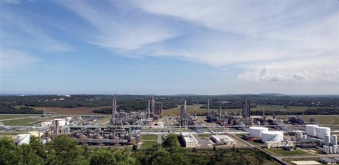 El 21 de septiembre de 2010, el titular de la Asamblea Nacional Nguyen Phu Trong, quien fue presidente de la Asamblea General de la AIPA-31, y el primer ministro Nguyen Tan Dung, posaron para una foto con los jefes de las delegaciones parlamentarias, en la ceremonia de apertura en Hanoi. Foto: VNA