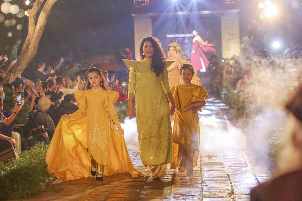 Desfile de Ao dai. (Fuente: VNA)