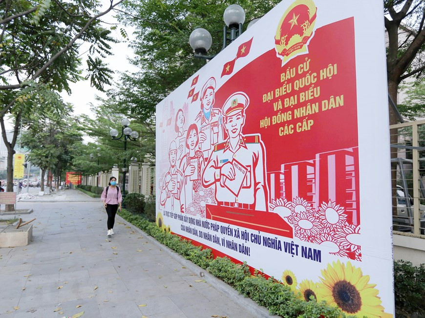 Imágenes de propaganda en la calle Dai Co Viet (Fuente: VNA)
