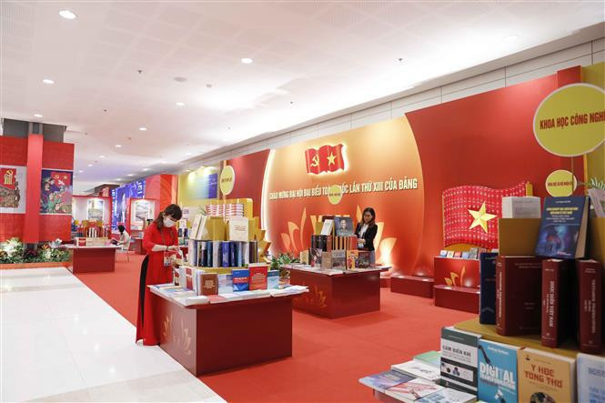 La exposición tiene como objetivo marcar el XIII Congreso Nacional del Partido. (Foto: VNA)h