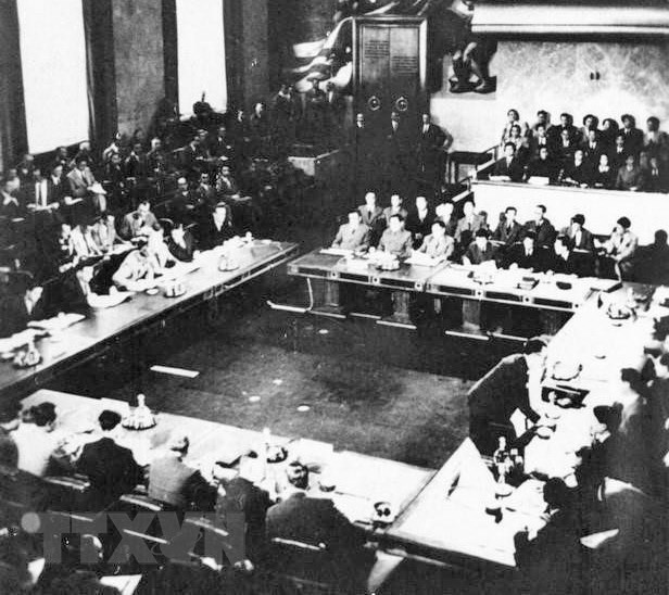La ilustre victoria de Dien Bien Phu, "resonante en los cinco continentes, que sacudió al mundo", obligó al gobierno francés a firmar el 20 de julio de 1954 el Acuerdo de Ginebra sobre el fin de su dominio colonial en Vietnam (Fuente: VNA)