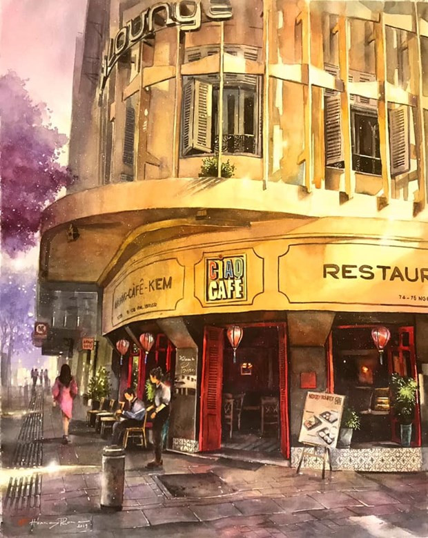 Hanoi posee un ambiente tranquilo y nostálgico, mientras que Ciudad Ho Chi Minh es más moderna y juvenil. Aunque falta menos de una semana para el Tet (Año Nuevo Lunar), las calles de Hanoi se encuentran vacías. Las vías capitalinas, que estuvieron muy transitadas, ahora están inusualmente tranquilas. El barrio céntrico de Ta Hien tiene solo algunas tiendas abiertas. Varios establecimientos en la zona del Casco Antiguo de Hanoi tienen que cerrar debido a la preocupación por la complicada situación de la pandemia, así como la ausencia de clientes. Los sitios culturales también cierran temporalmente para evitar que las personas se reúnan en grandes multitudes. Todos necesitan cumplir las normativas sobre la prevención del COVID-19 (Fuente: Vietnamplus)