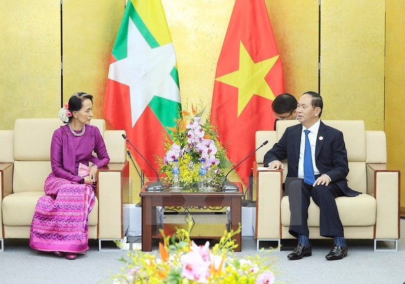El presidente vietnamita, Tran Dai Quang, realizó una reunión con la Consejera del Estado de Myanmar, Aung San Suu Kyi (Fuente: VNA)