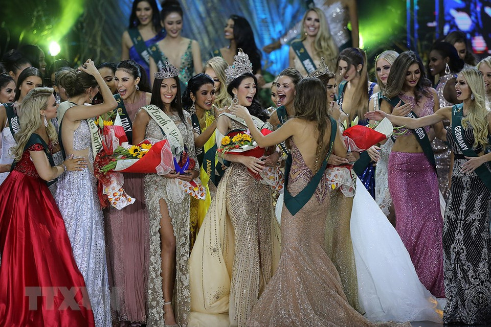 La vietnamita Nguyen Phuong Khanh en la final de Miss Tierra 2018 (Fuente: Xinhua/VNA)