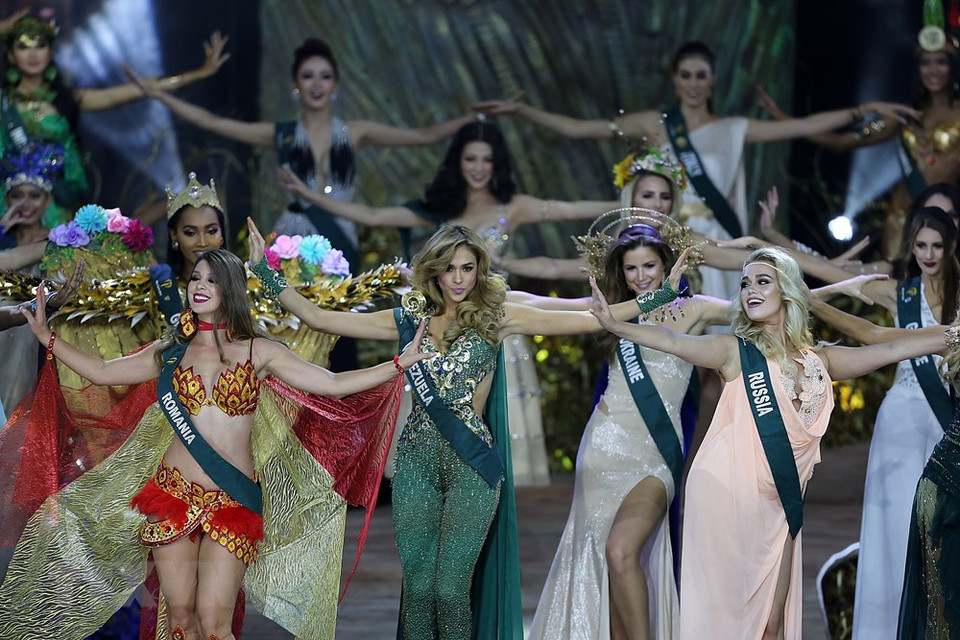 Las participantes en el Miss Tierra 2018 en Pasay, Filipinas, el 3 de diciembre (Fuente: Xinhua/VNA)