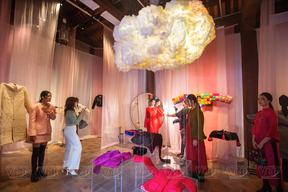 El espacio que ocupa la colección atrae a los visitantes al Templo de la Literatura, debido a su diseño de arte contemporáneo único. (Fuente: VNA)