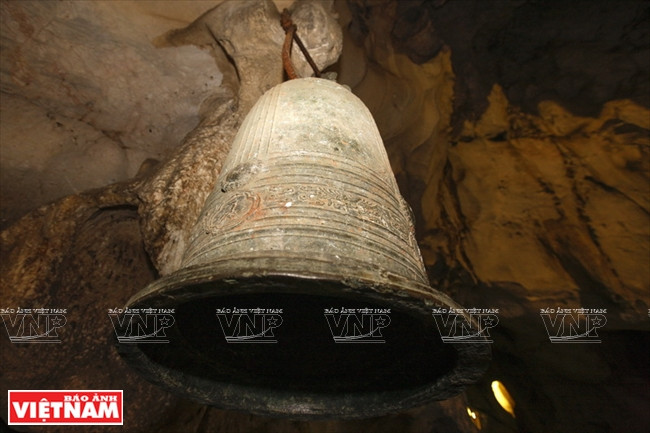 Campana de bronce antigua en la pagoda Hang. (Foto: Viet Cuong)