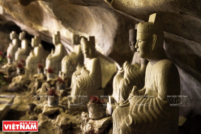 Escultura de piedra en la pagoda de Hang. (Foto: Khanh Long)