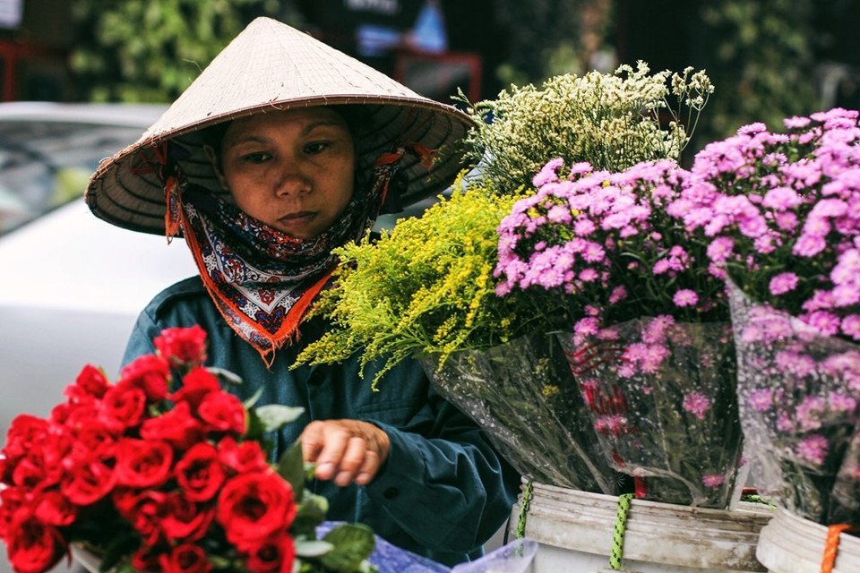 Una vendedora de flores (Fuente: VNA)