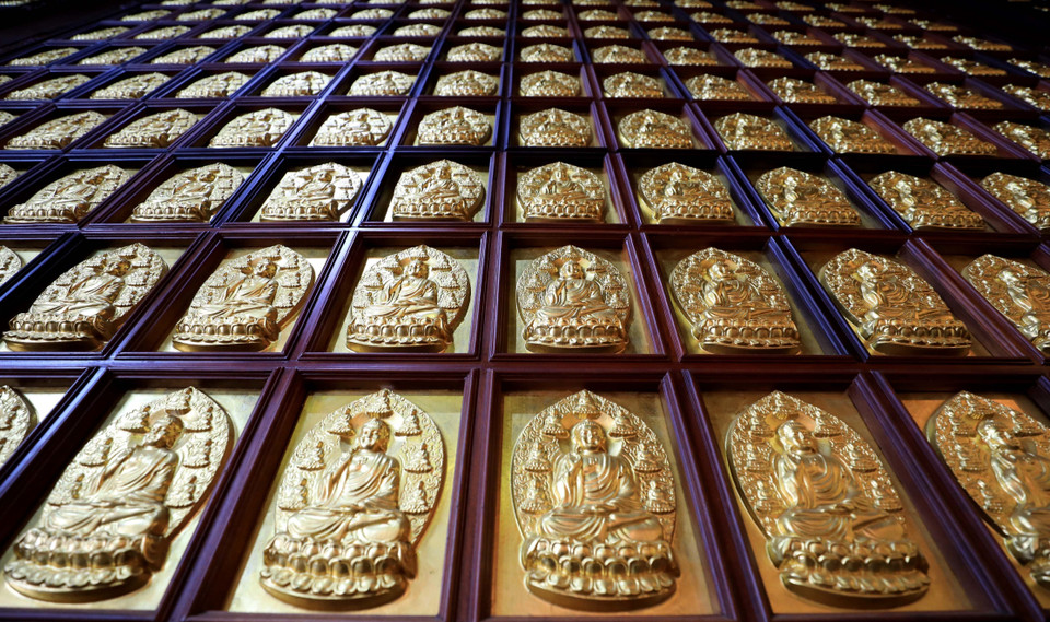 Pared con un diseño sofisticado en la sala principal de la pagoda de Khai Doan. (Foto: VNA)