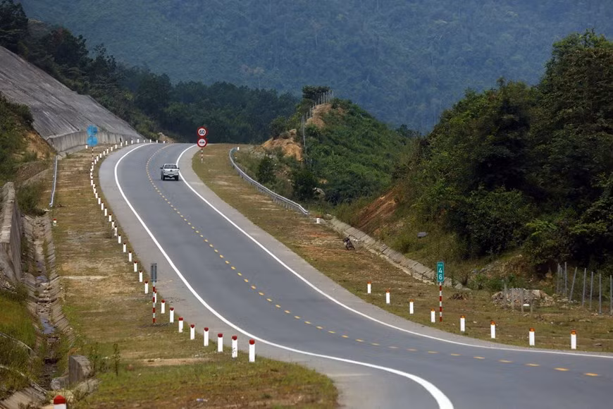 La autopista atraviesa la cordillera de Bach Ma en la provincia de Thua Thien-Hue (Fuente: VNA)