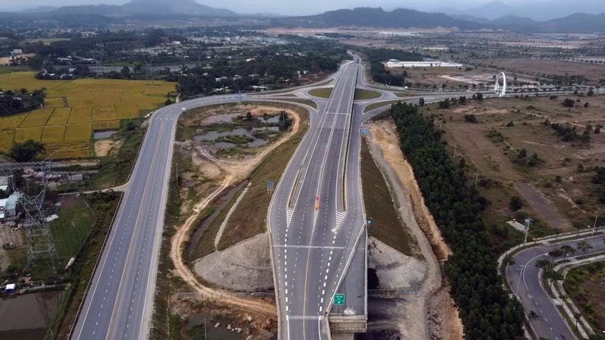 La autopista parte de la comuna de Loc Son en el distrito Phu Loc de la provincia de Thua Thien-Hue, y termina en el distrito de Tuy Loan de la ciudad de Da Nang (Fuente: VNA)